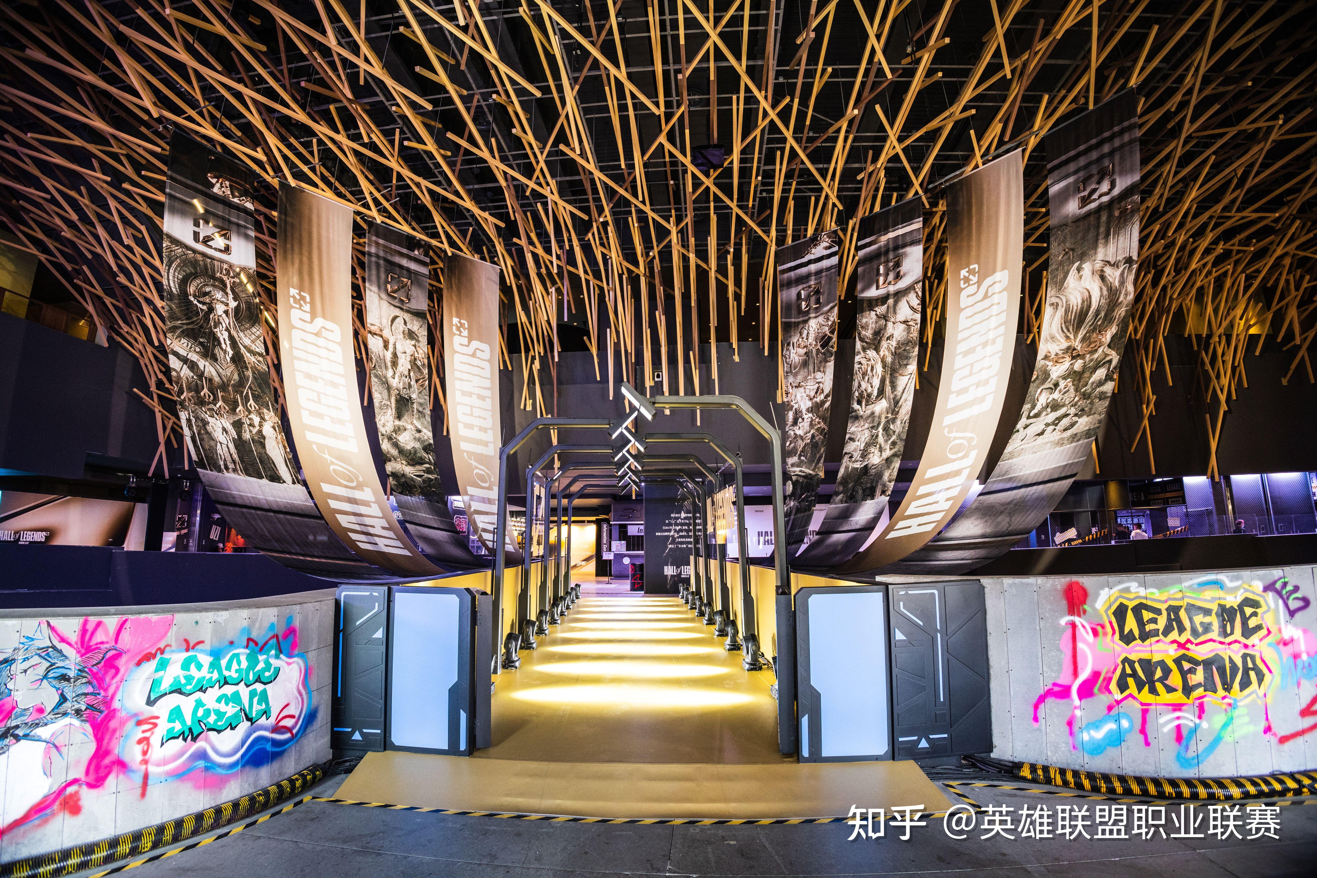 Uzi重返赛场，晋级下一阶段首场状态出色，快船观众沸腾！